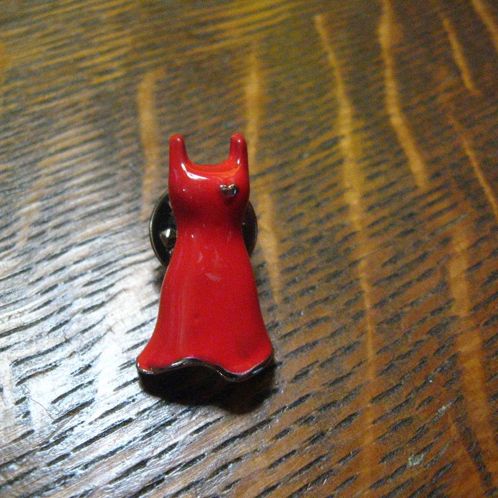Red Dress Heart Women's Lapel Pin